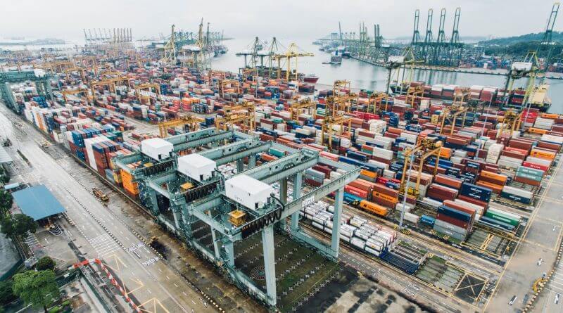 Neuer Logistikpartner fürs eCommerce, Container im Hafen